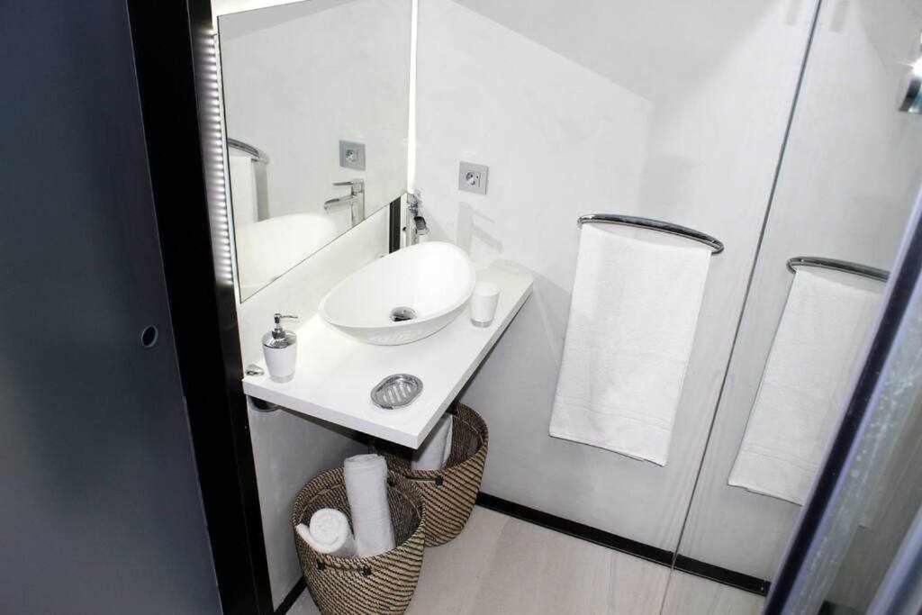 Apartamento Con Diseno Moderno Y Piscina Таурито Екстериор снимка