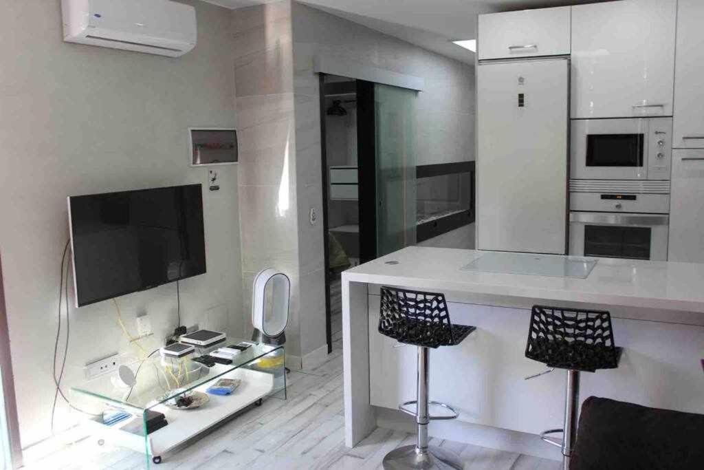 Apartamento Con Diseno Moderno Y Piscina Таурито Екстериор снимка